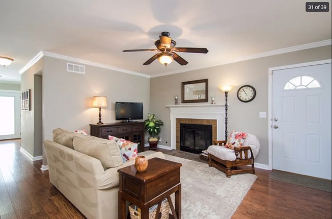 Building Photo - "Charming 2-Bedroom Retreat in Franklin with 1.5 Baths and Cozy 1244 Sq Ft Layout!"