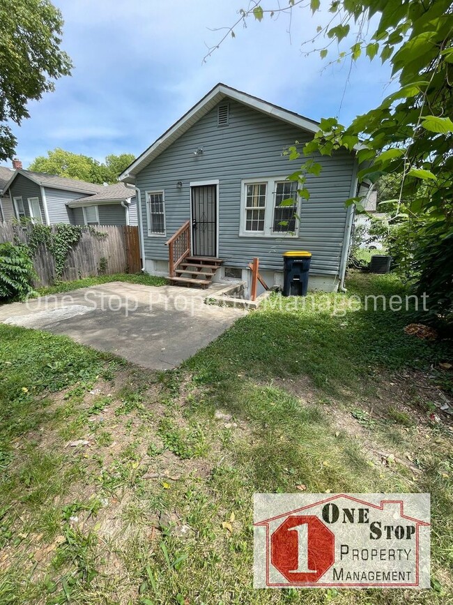 Building Photo - Freshly Updated 3 bedroom and 1 bathroom i...