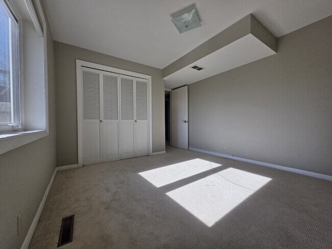 Building Photo - 3835 Lost Valley Rd SE