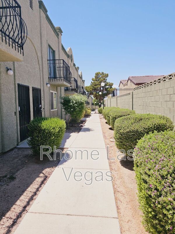 Building Photo - 7066 Burcot Ave
