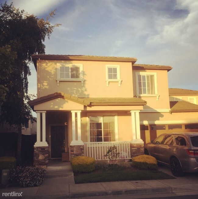 Primary Photo - 4 br, 2.5 bath House - 51 Paseo Drive