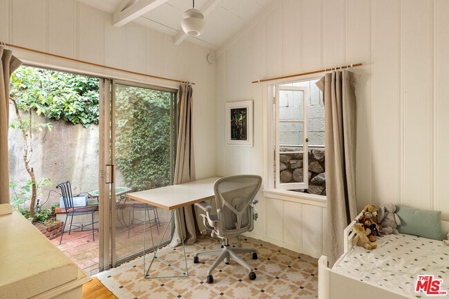 Building Photo - 2146 Stanley Hills Dr