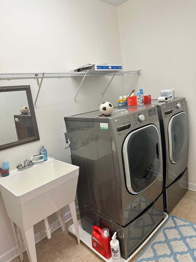 Building Photo - 10110 Paxton Run Rd