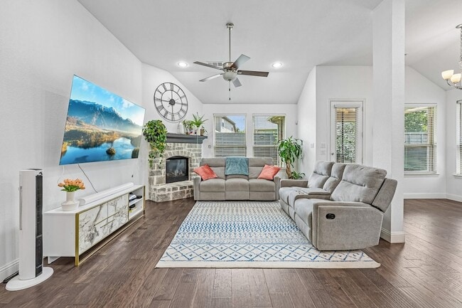 Building Photo - 808 Parkland Dr