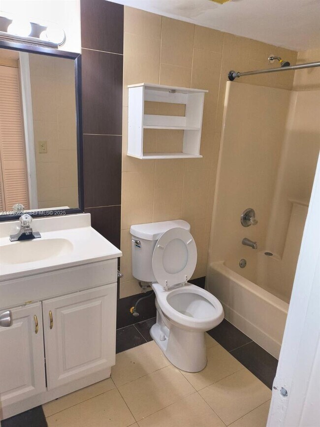 Building Photo - 7941 Southgate Blvd