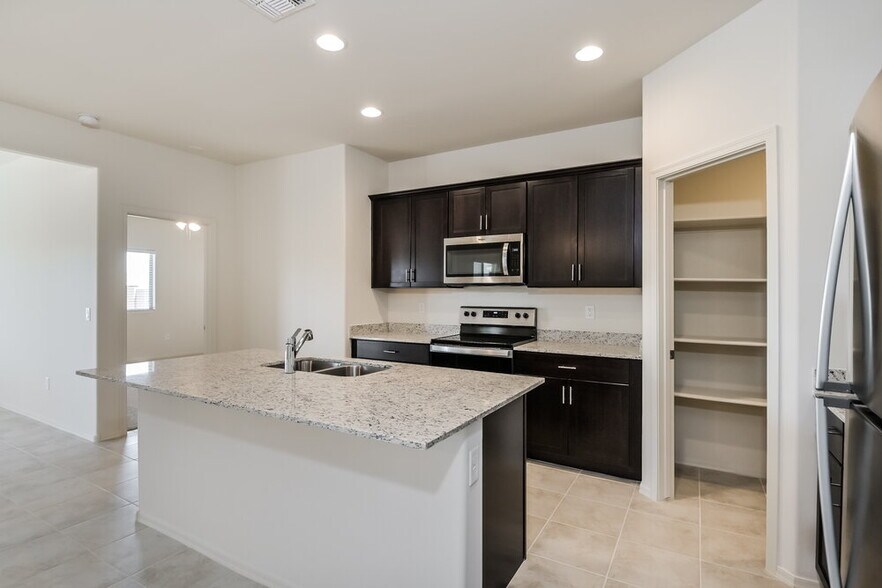 Building Photo - 836 W Calle Falerno