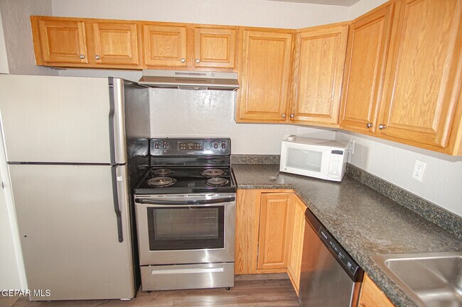 Building Photo - 4433 N Stanton St