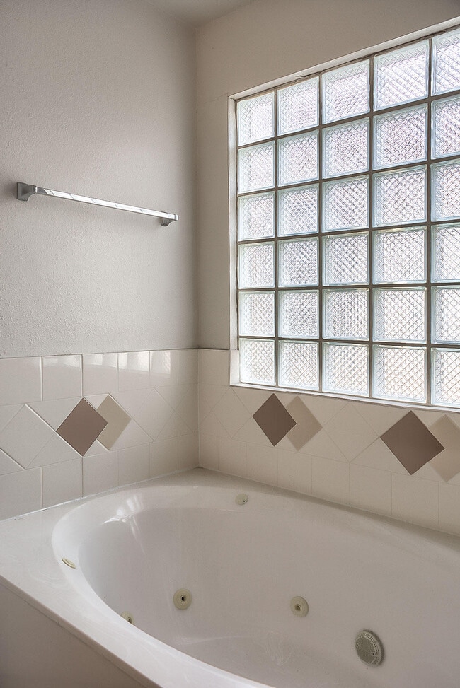 Building Photo - 401 Santorini Ct