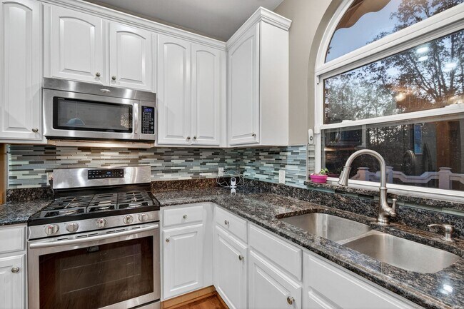 Building Photo - Stunning 4,166 Sq. Ft. Home in Westridge Oaks – Upgraded Throughout!