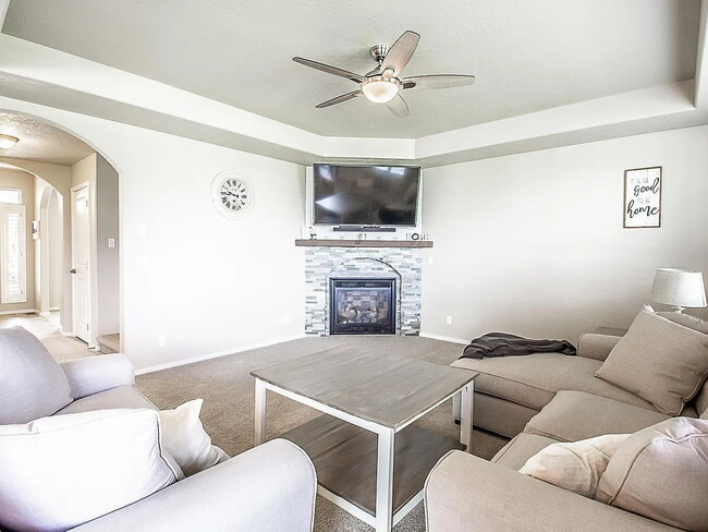 Building Photo - Beautiful 4BR, 2.5BTH, 3-Story Home in Post Falls