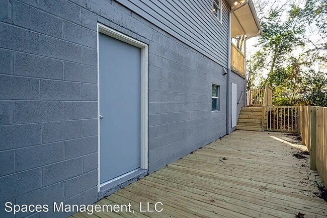 Building Photo - 7 Hickory Ln