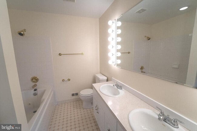 Building Photo - 2208 Bucknell Terrace