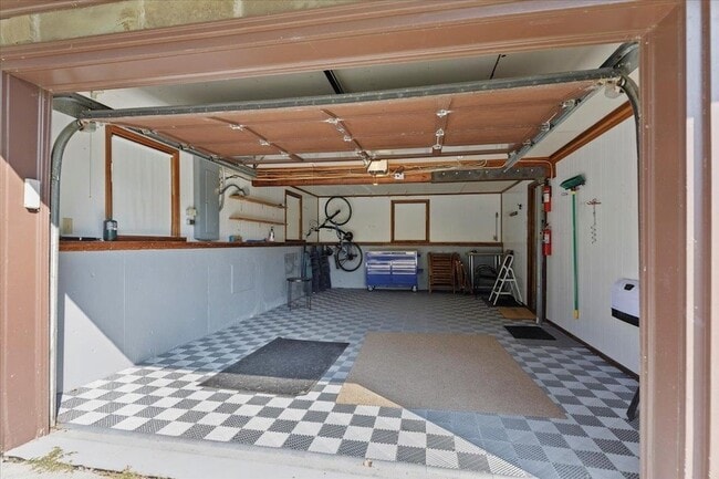Building Photo - 275 Hillvale Rd