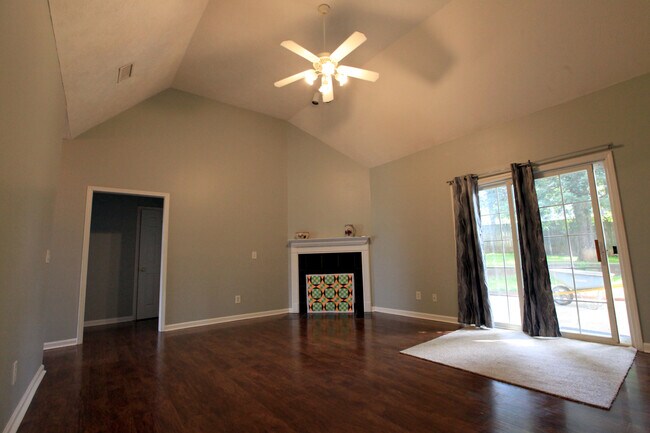 Building Photo - 2105 Academy Way