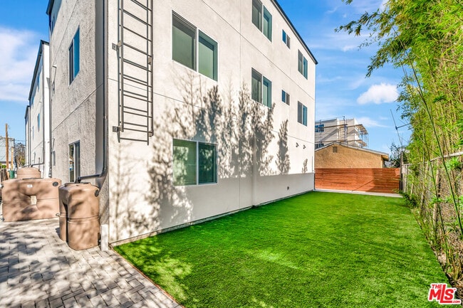 Building Photo - 1584 W 37th St