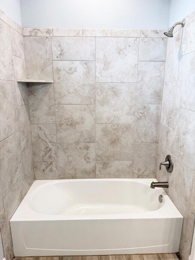 Building Photo - 3907 Yorkshire Dr