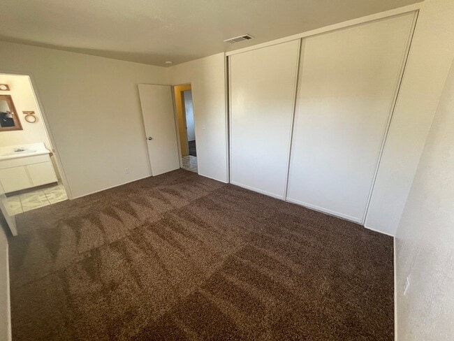Building Photo - Victorville, 3 Bedroom, 2 Bathrooms, Large...