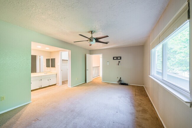 Building Photo - 10422 Gulfstream Ln