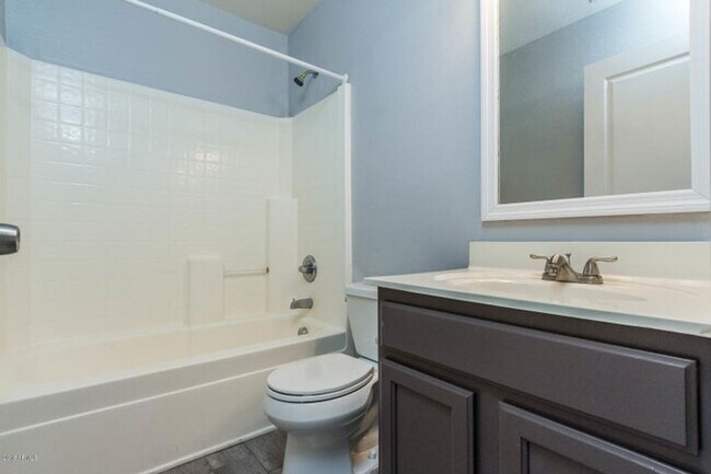 Building Photo - Charming 5 Bed 3 bath Home in Avondale