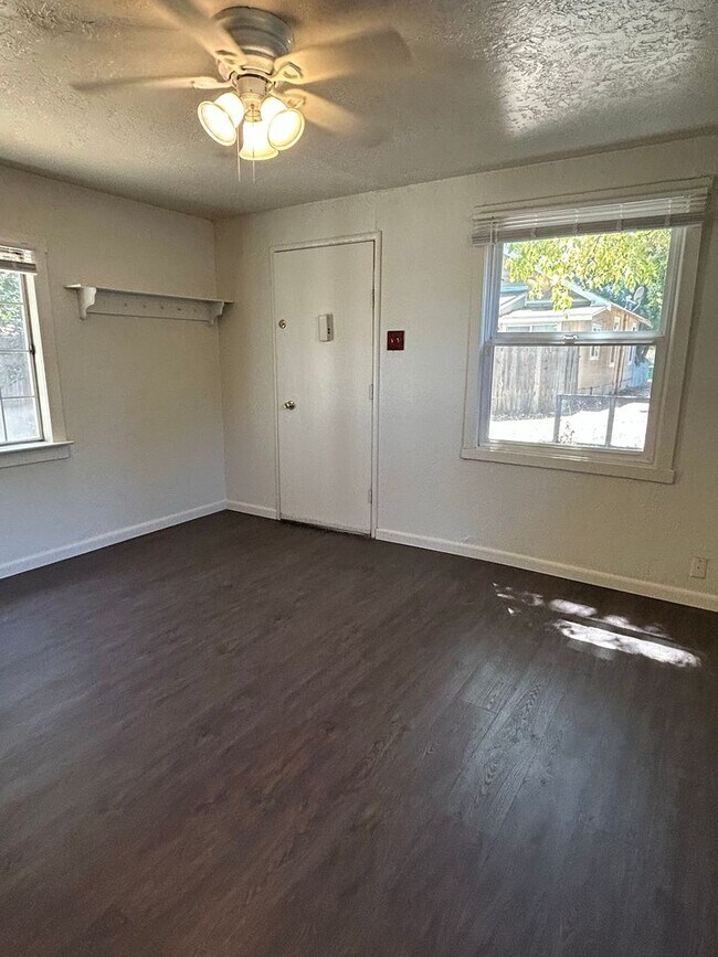 Building Photo - 1380 Palm Ave