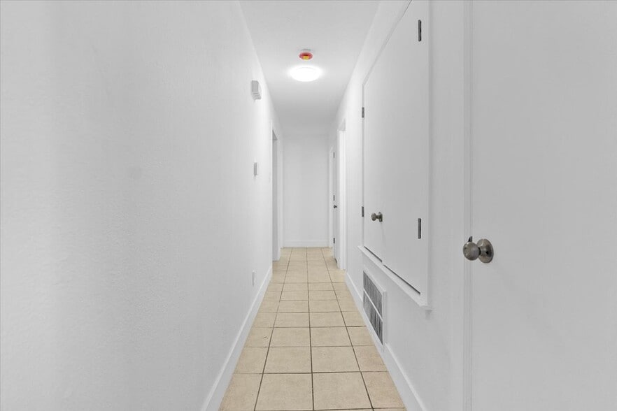 Building Photo - 2828 Cottonwood Ln