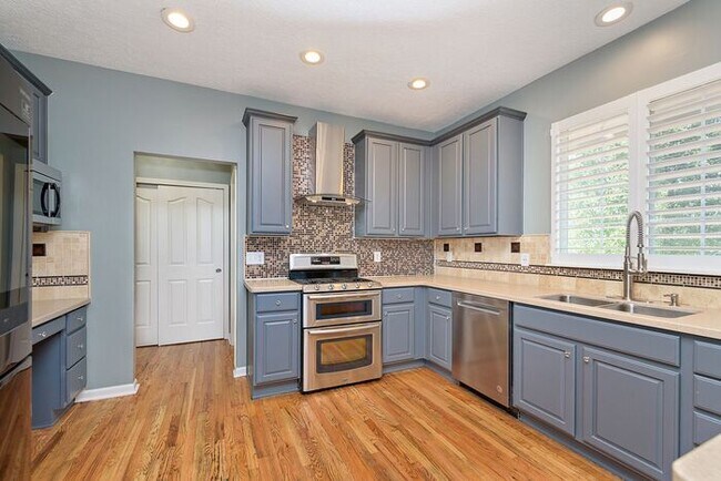 Building Photo - Stunning 6 Bed 3.5 Bath Carmel Home With Finished Basement an Fenced Yard!