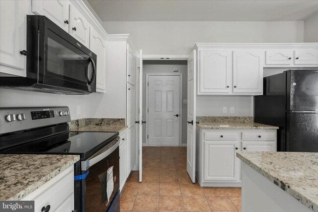 Building Photo - 9 Delano Dr