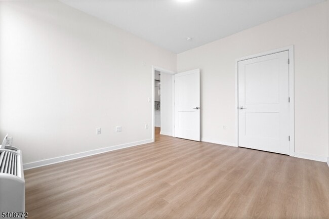 Building Photo - 321 E 3rd St