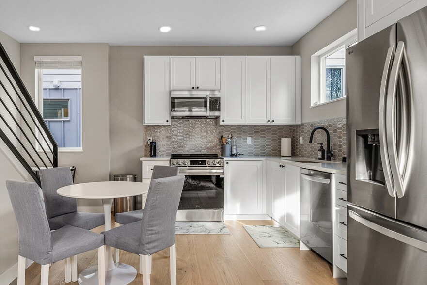 Building Photo - 305 18th Ave