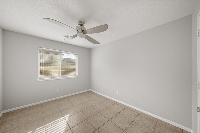 Building Photo - 1242 Hunter Wood Dr