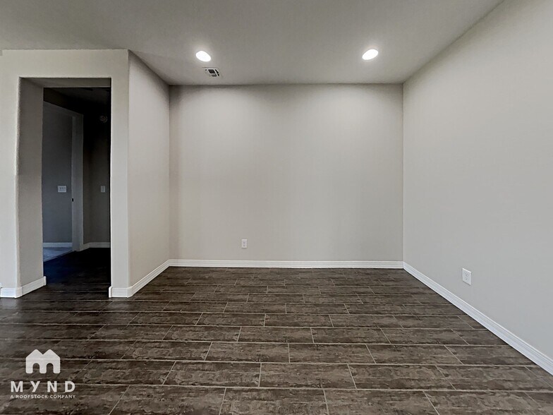 Building Photo - 10106 E Tamery Ave