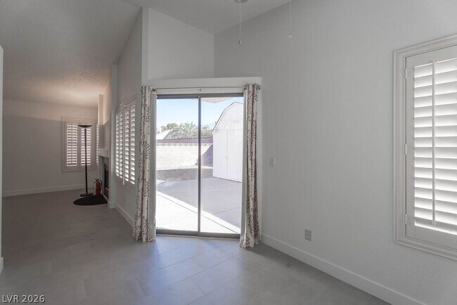 Building Photo - 7045 Sawtooth Dr