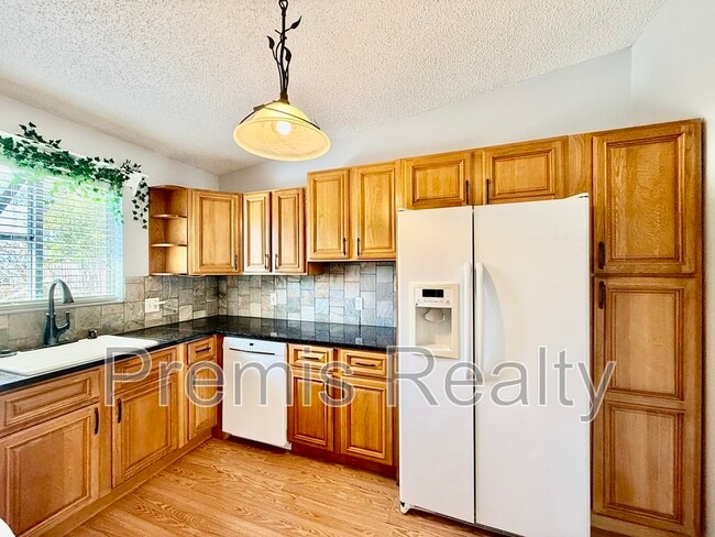 Building Photo - 747 Brook St NE