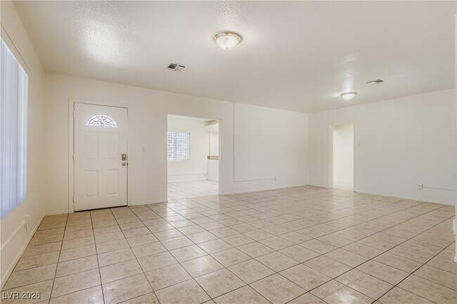 Building Photo - 501 W Van Buren Ave