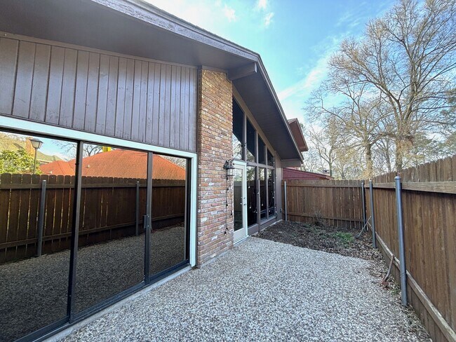 Building Photo - Lake View with Easy Access to I220