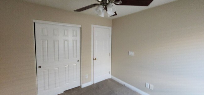 Building Photo - Great single Story Home in Southwest locat...