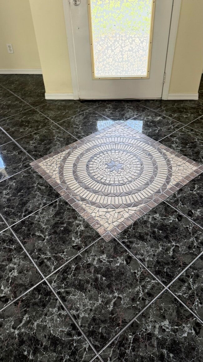 Building Photo - 5529 NW North Lundy Cir