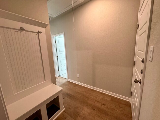 Building Photo - Stunning 3x2 Luxury Duplex in Buda, TX!