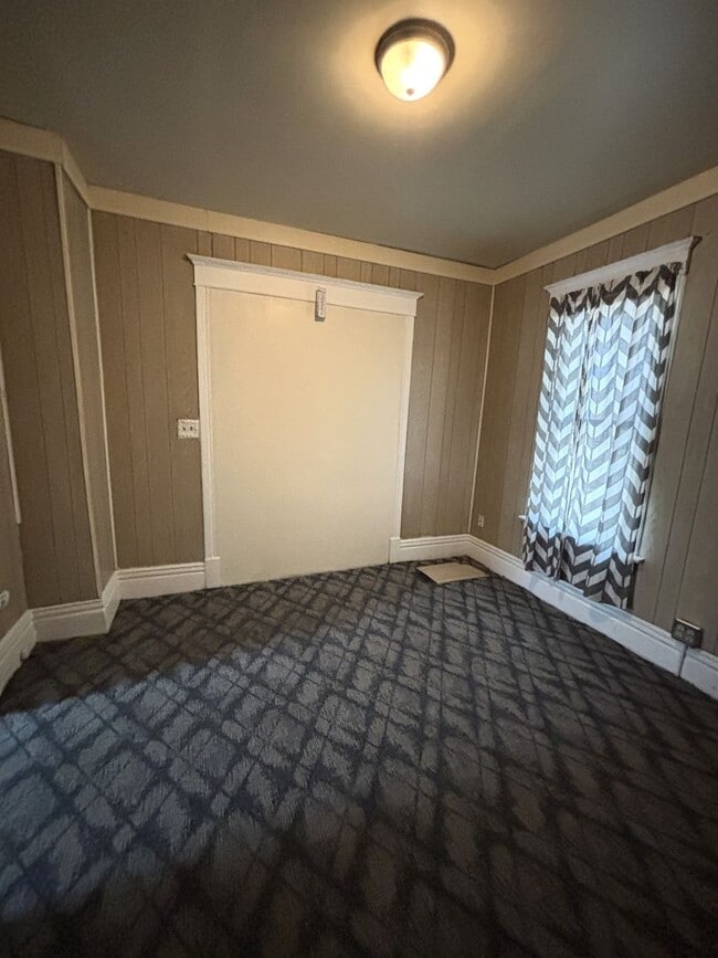 Building Photo - 326 Fowler St