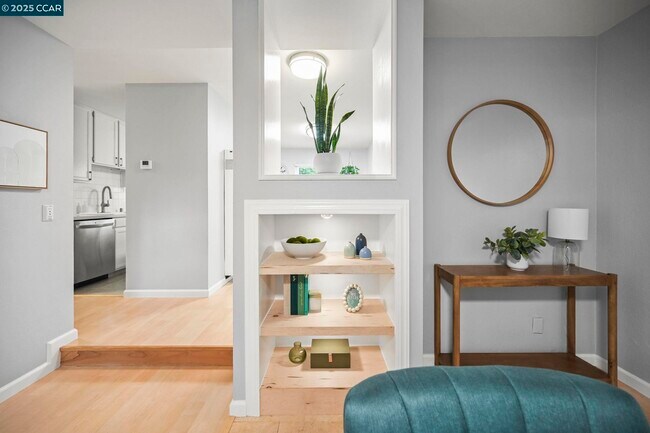 Building Photo - 2560 Walnut Blvd