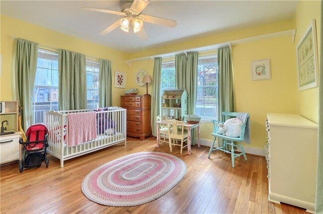 Building Photo - 1504 Hillmont St