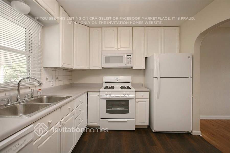 Building Photo - 1740 W Crestline Dr