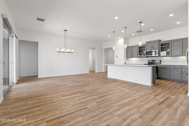 Building Photo - 30732 S Osprey Dr