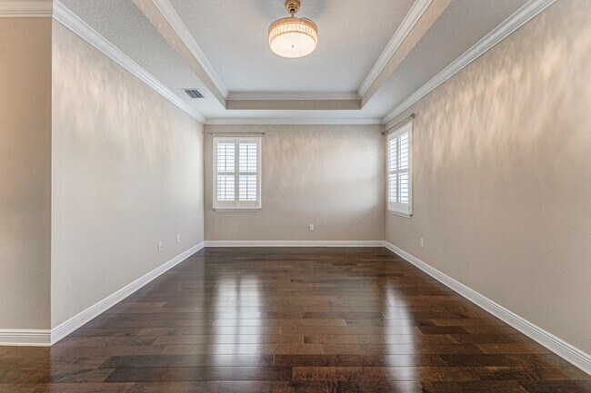 Building Photo - Stunning David weekly designed 3 BR+ OFFICE/ 2.5 BA / 2 Car executive townhouse in Hyde Park / So...