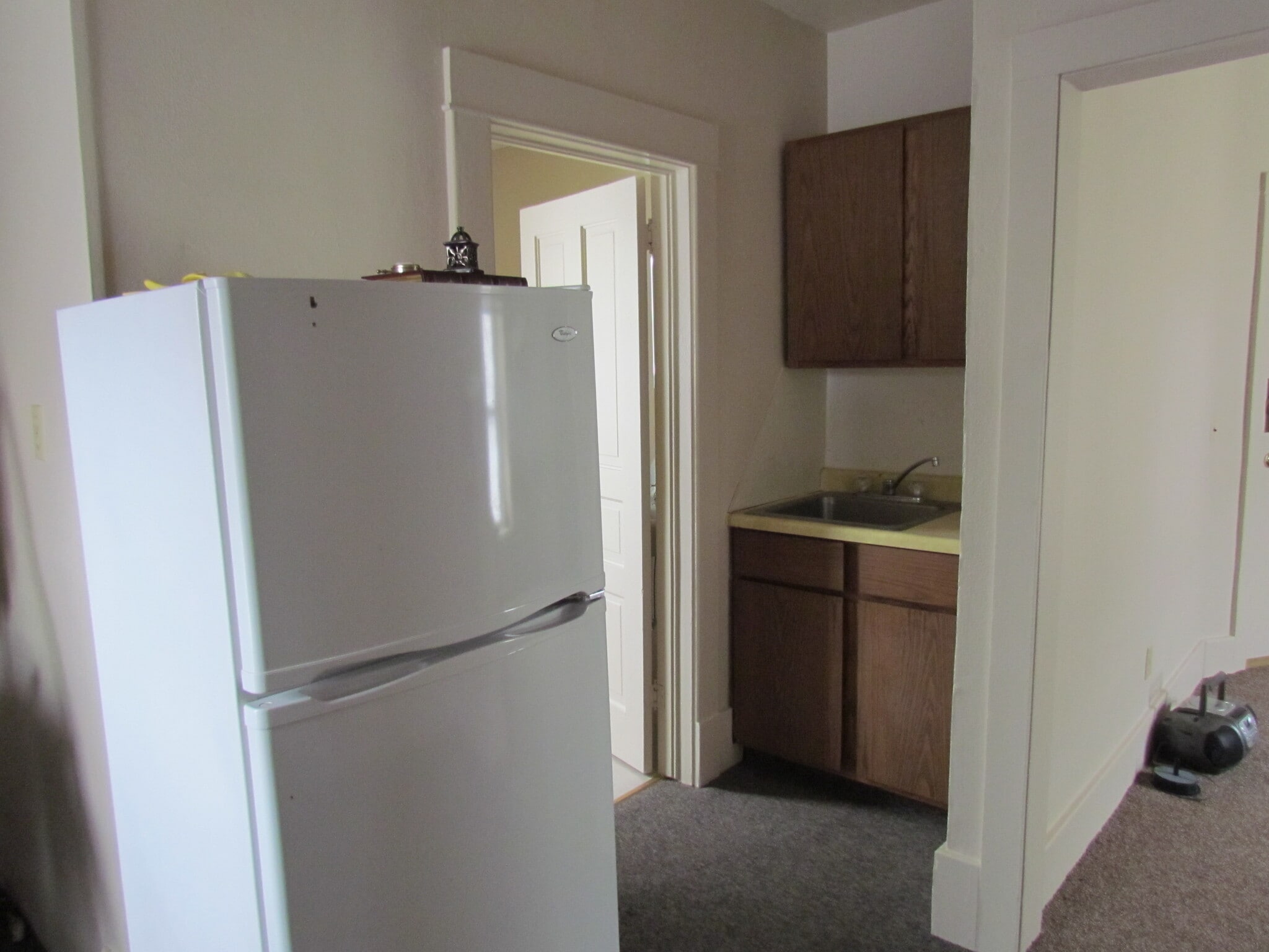 Building Photo - 327 E Cherry St