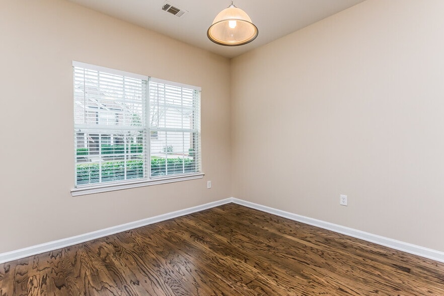 Building Photo - 309 Breeze Ct