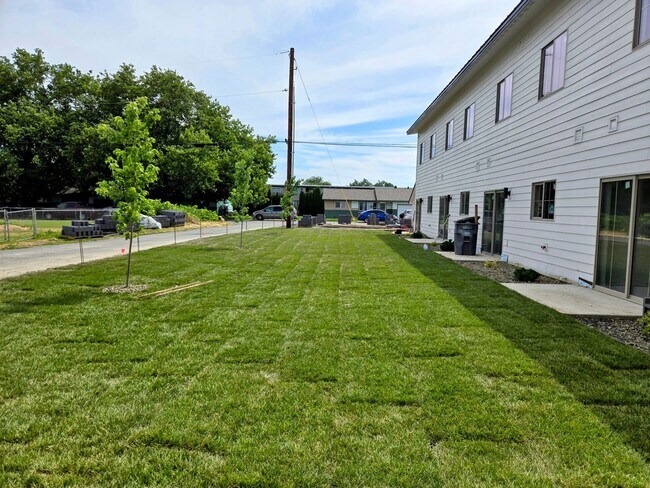 Building Photo - END UNIT- Now Leasing! Brand-New 3 Bed, 2....