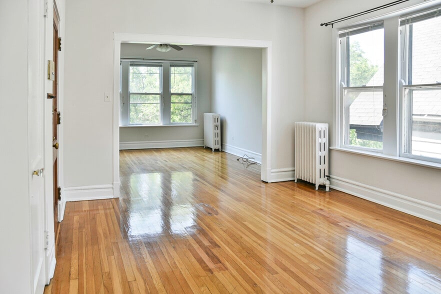 Building Photo - 4203 N Damen Ave