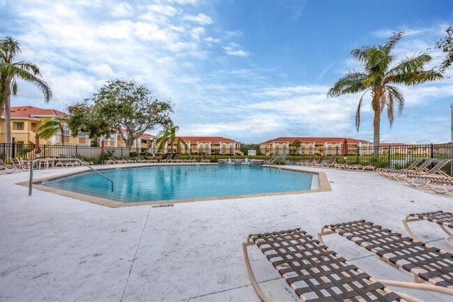 Building Photo - 1015 Villagio Cir