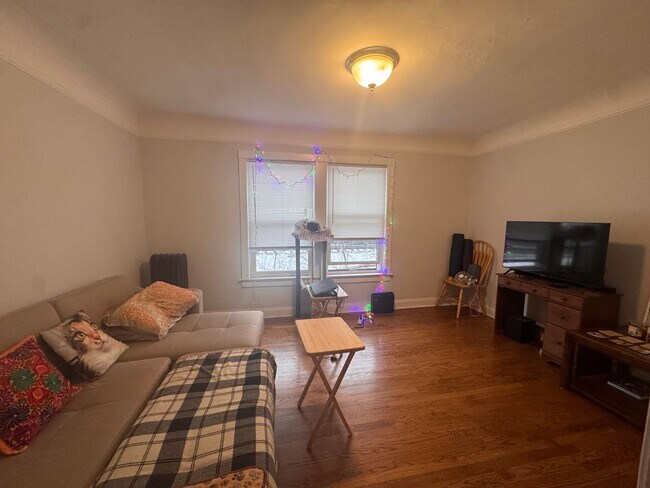 Building Photo - Nice 1 Bed in Quaint Roger's Glenwood District